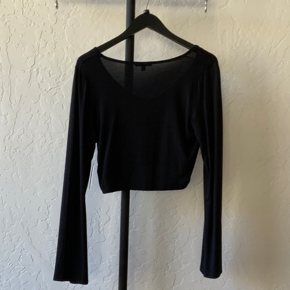 Midriff long sleeve lightweight top